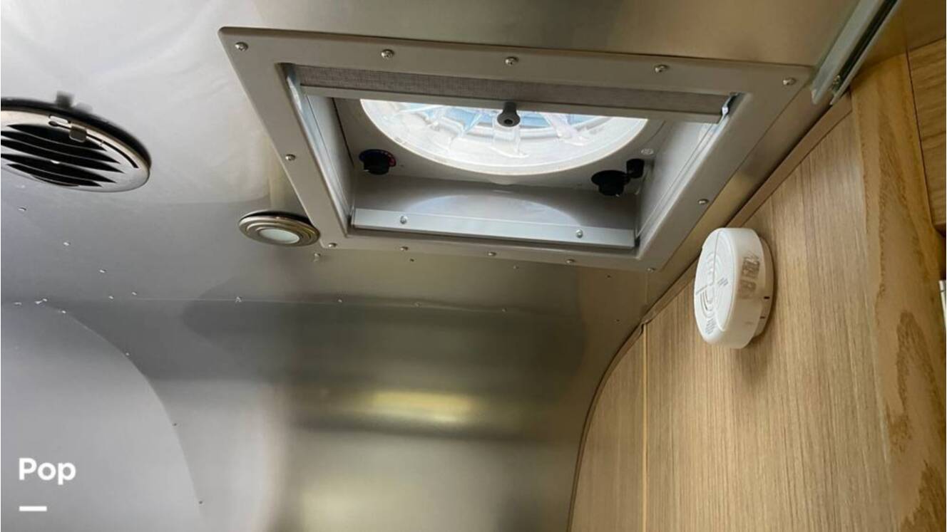 A photo of this 2019 Airstream Flying Cloud 30FB Bunk