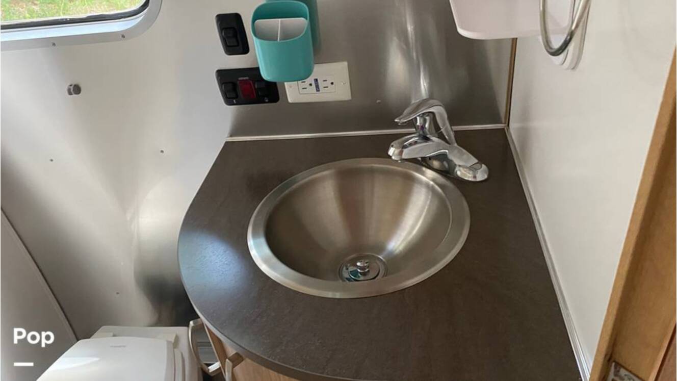 A photo of this 2019 Airstream Flying Cloud 30FB Bunk