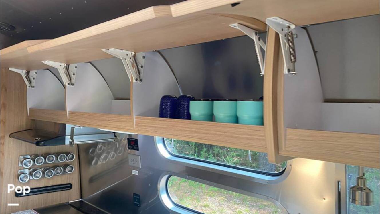 A photo of this 2019 Airstream Flying Cloud 30FB Bunk
