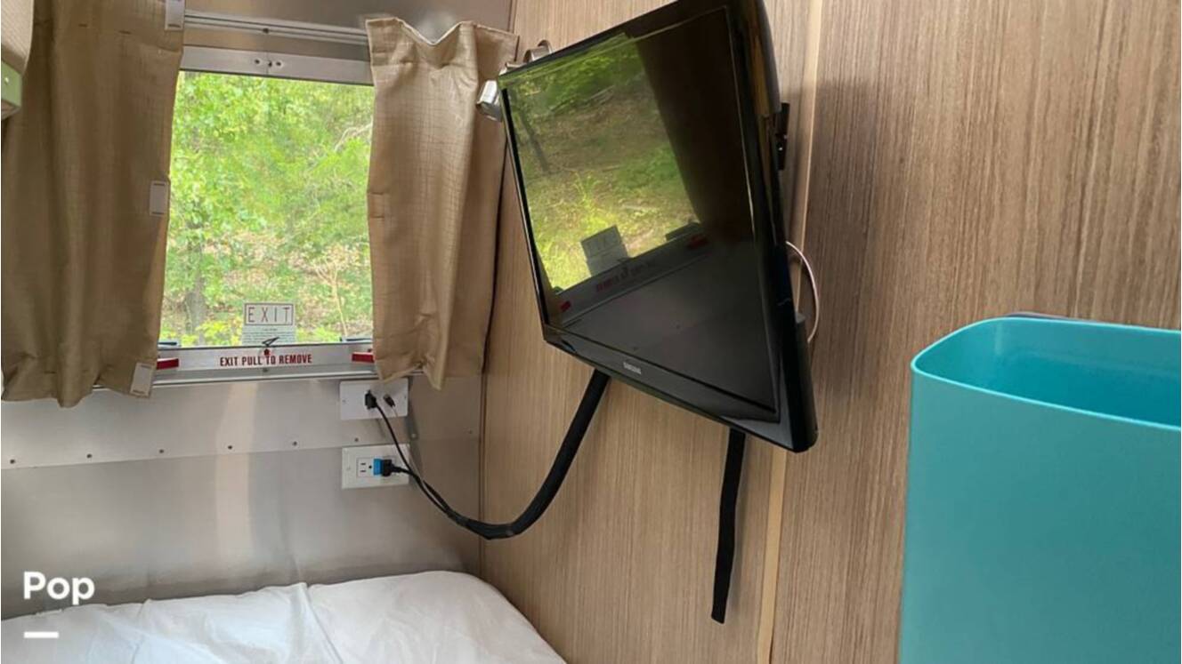 A photo of this 2019 Airstream Flying Cloud 30FB Bunk