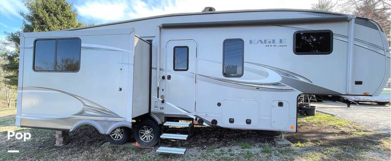 A photo of this 2019 Jayco Eagle HTX 27SGX