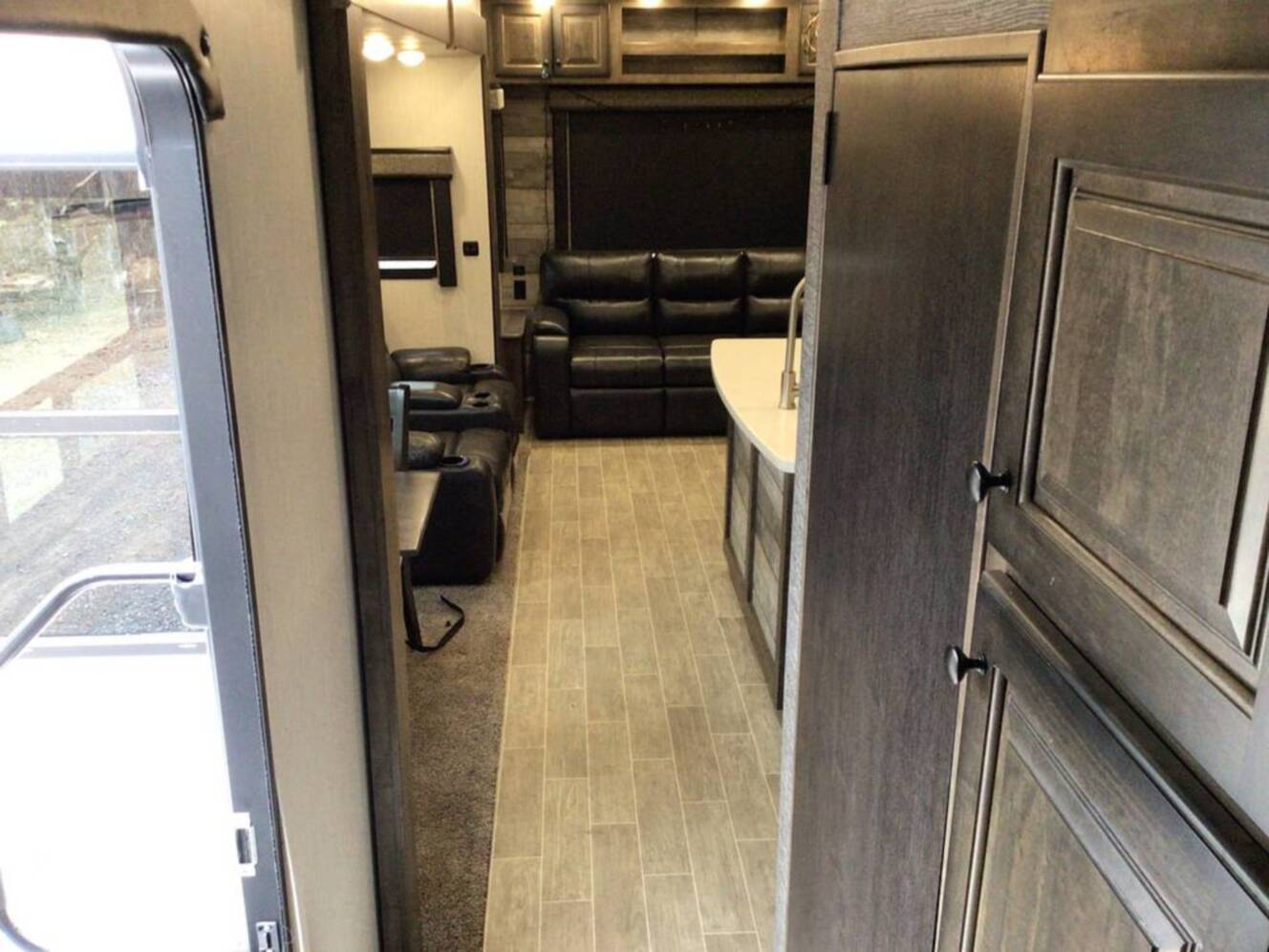 A photo of this 2020 Heartland Bighorn 39MB