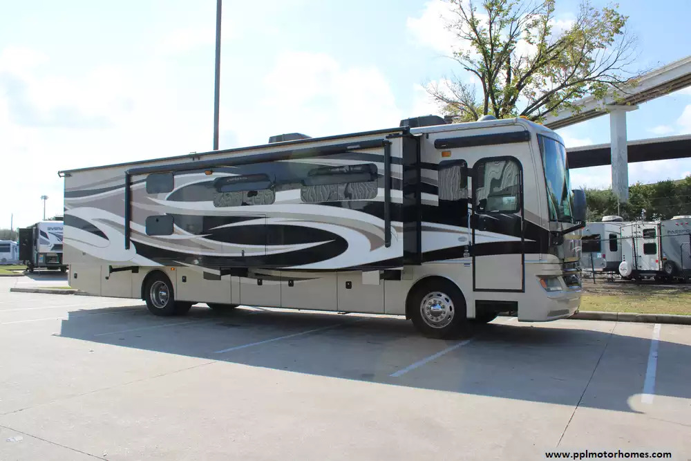2017 Fleetwood Pace Arrow Lxe 38B in houston TX