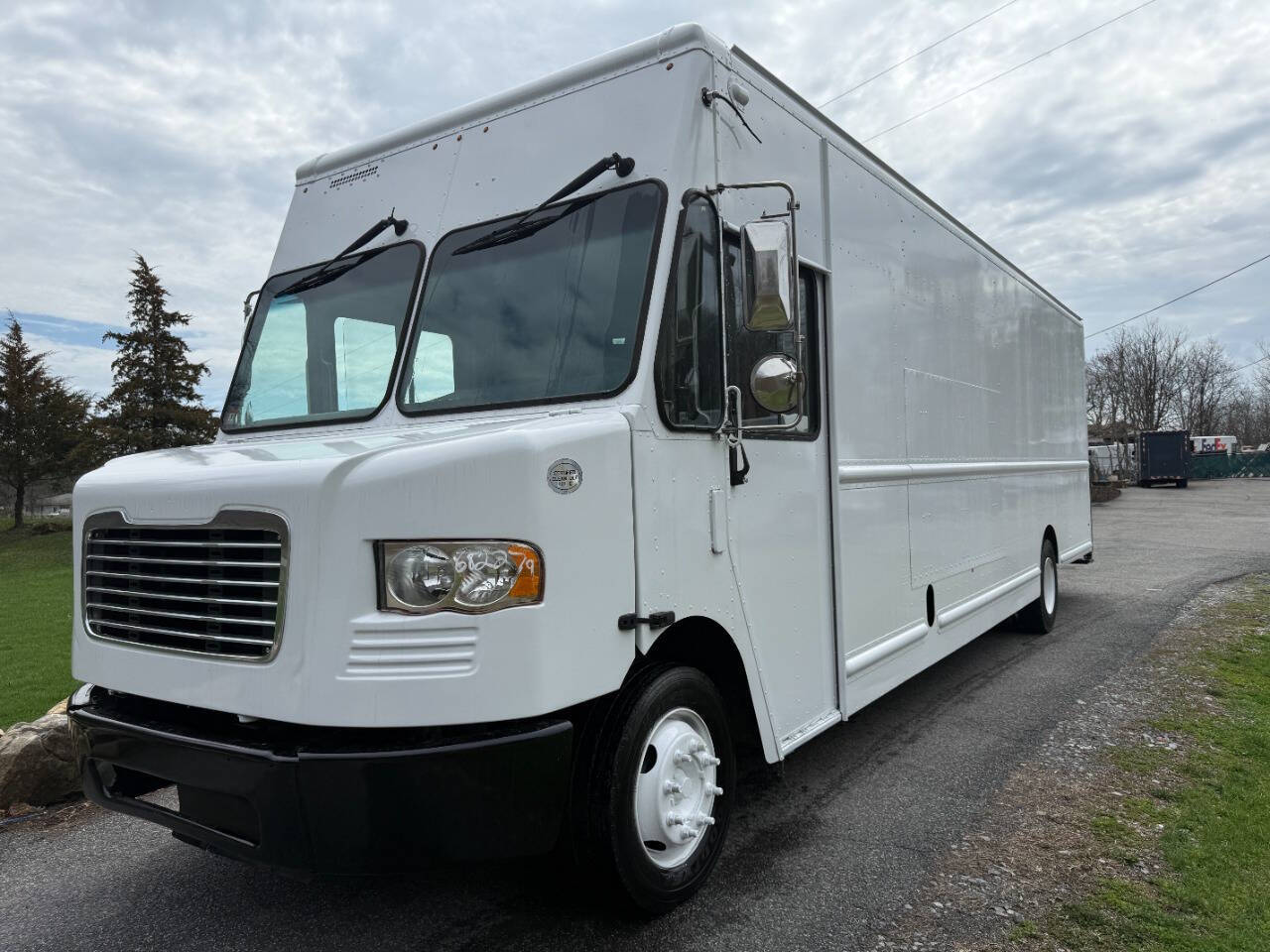 2017 FREIGHTLINER MT55 Chassis in Lafayette, NJ
