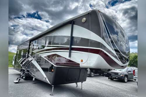 2018 DRV LUXURY SUITES MOBILE SUITES 39DBRS3 in sturtevant WI