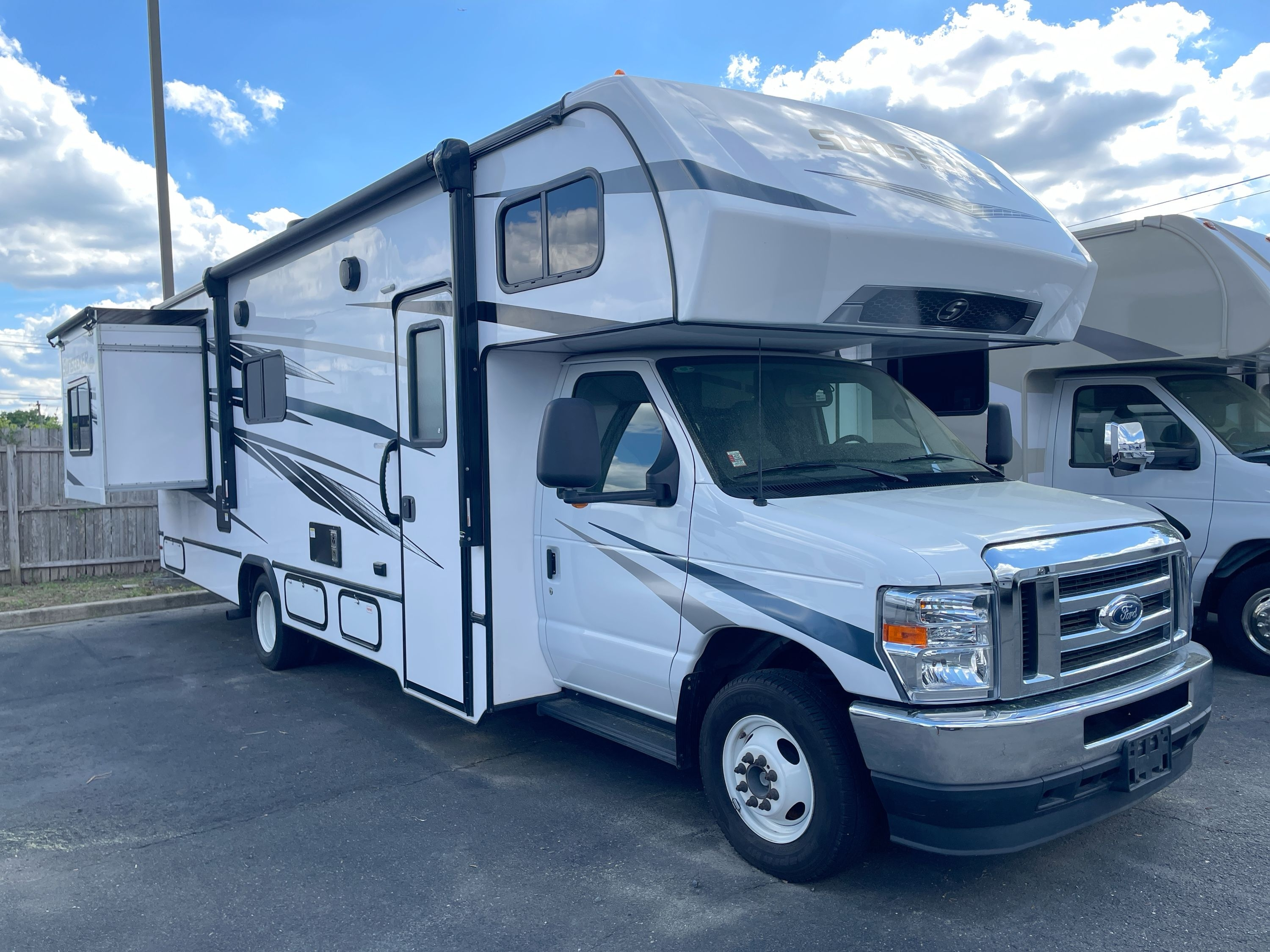 2024 Forest River SUNSEEKER LE 2550DSF RV