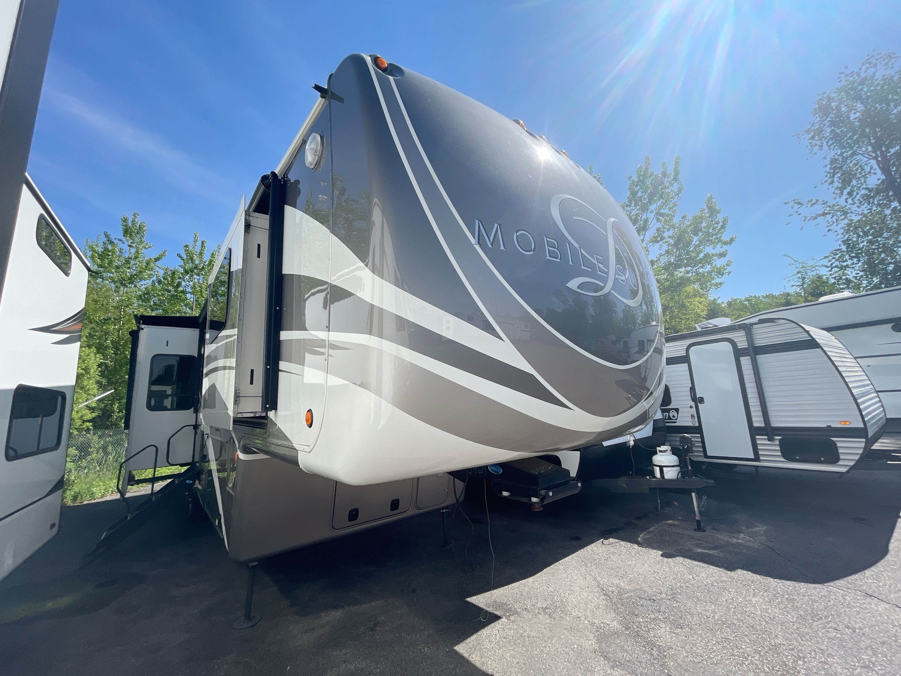 2019 DRV LUXURY SUITES MOBILE SUITES 36RSSB3 in hamburg NY