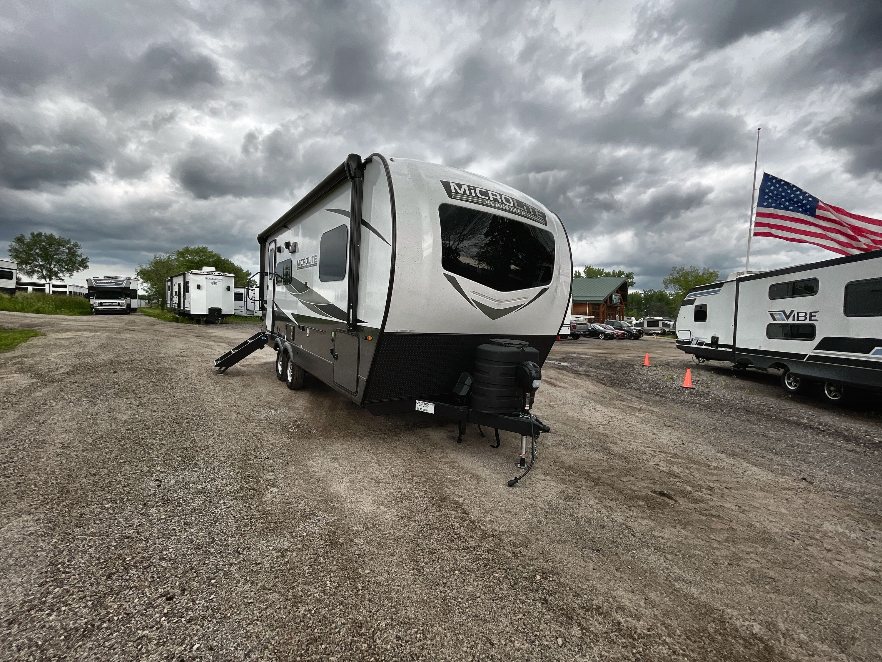 2025 Forest River FLAGSTAFF MICRO LITE 22FBS in hugo MN