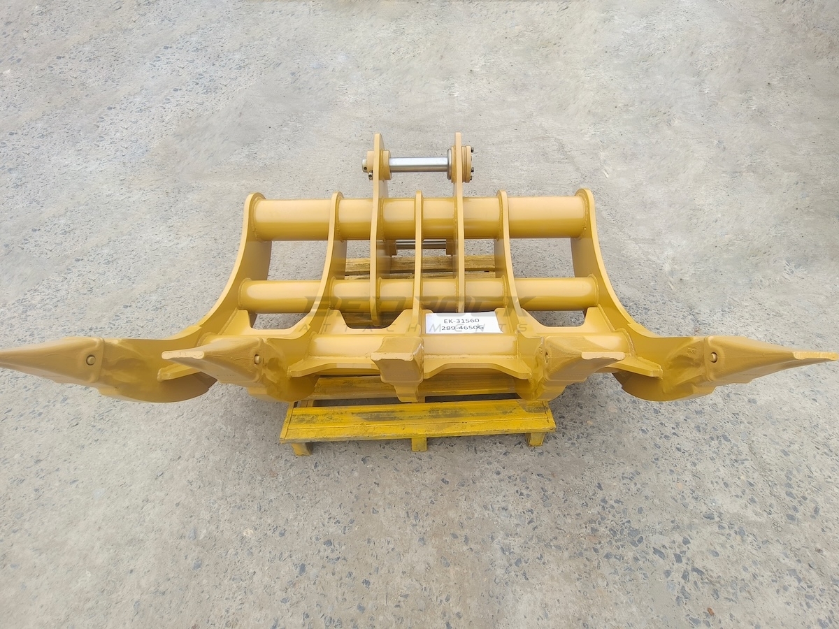 CATERPILLAR Excavator Rake 60in, 2 x 70mm Pins, 315 Linkage in Irvine, CA