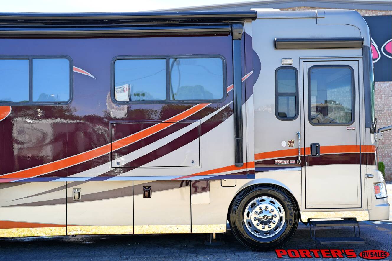 A photo of this 2010 Itasca ELLIPSE 40BD