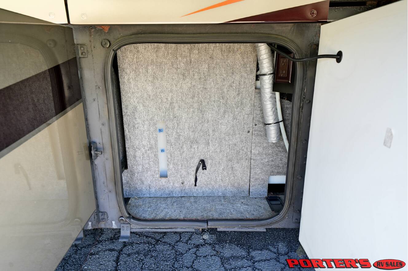 A photo of this 2010 Itasca ELLIPSE 40BD