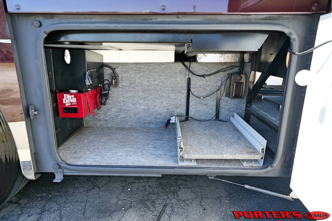 A photo of this 2010 Itasca ELLIPSE 40BD