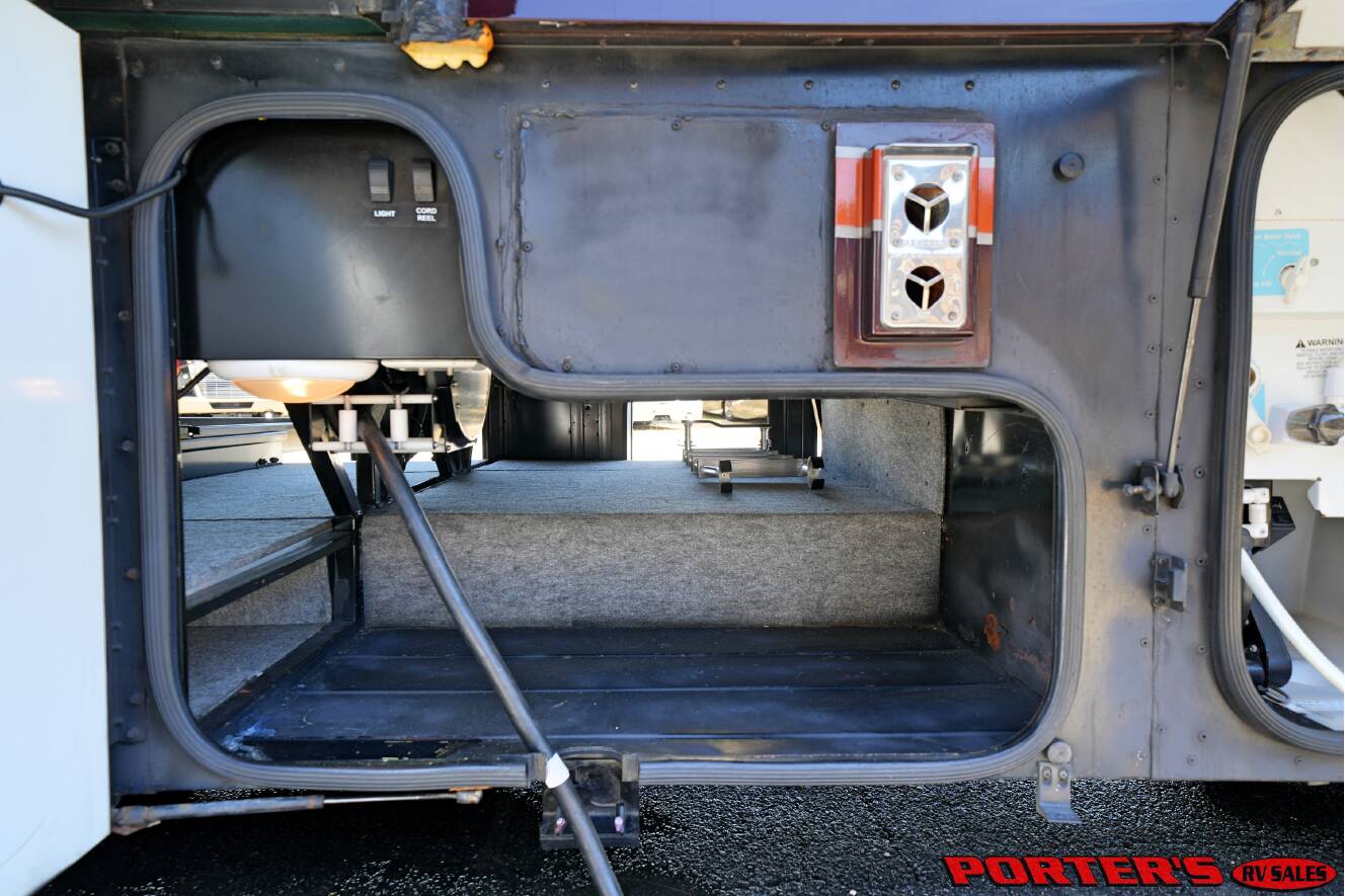 A photo of this 2010 Itasca ELLIPSE 40BD