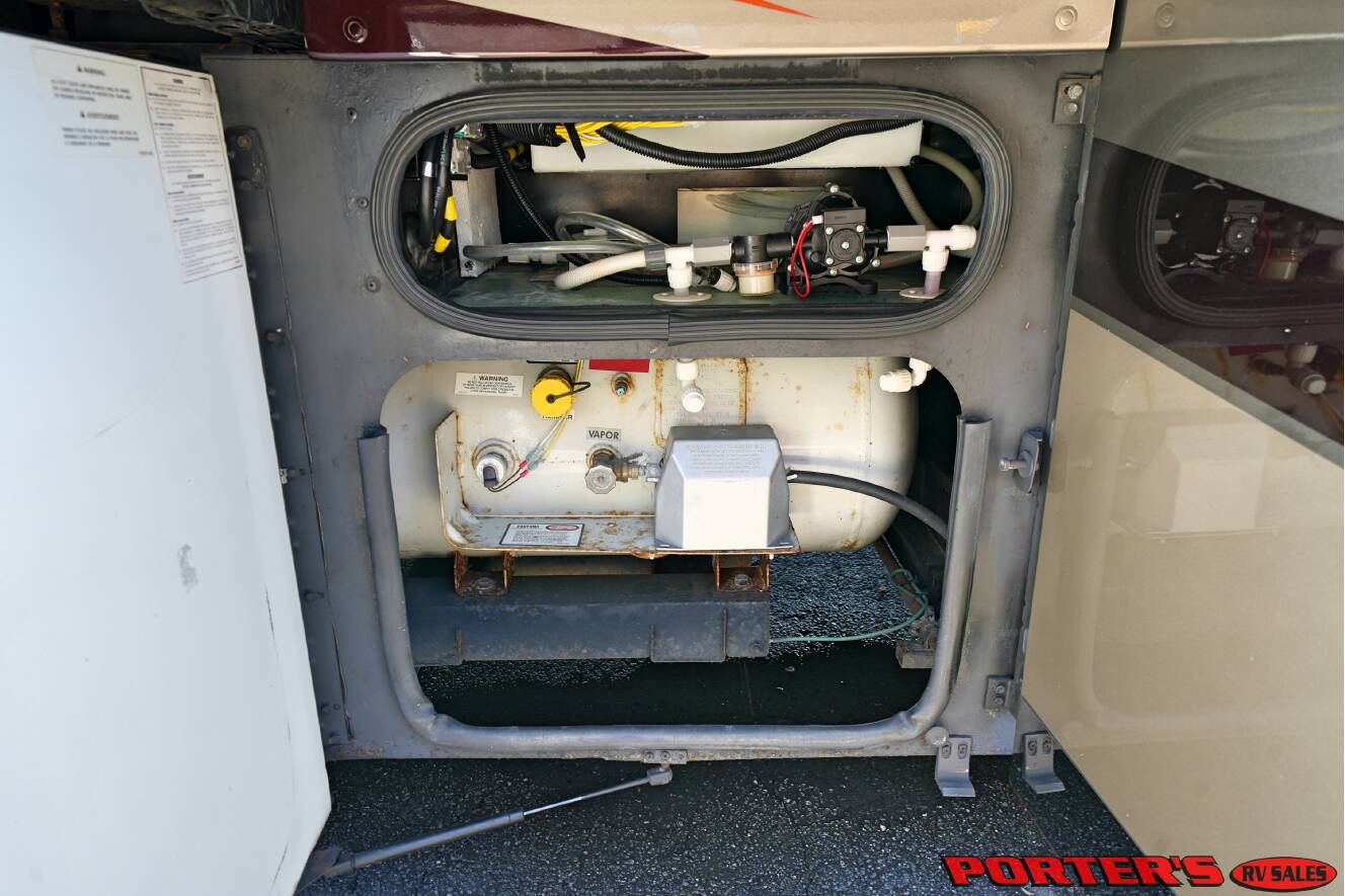 A photo of this 2010 Itasca ELLIPSE 40BD