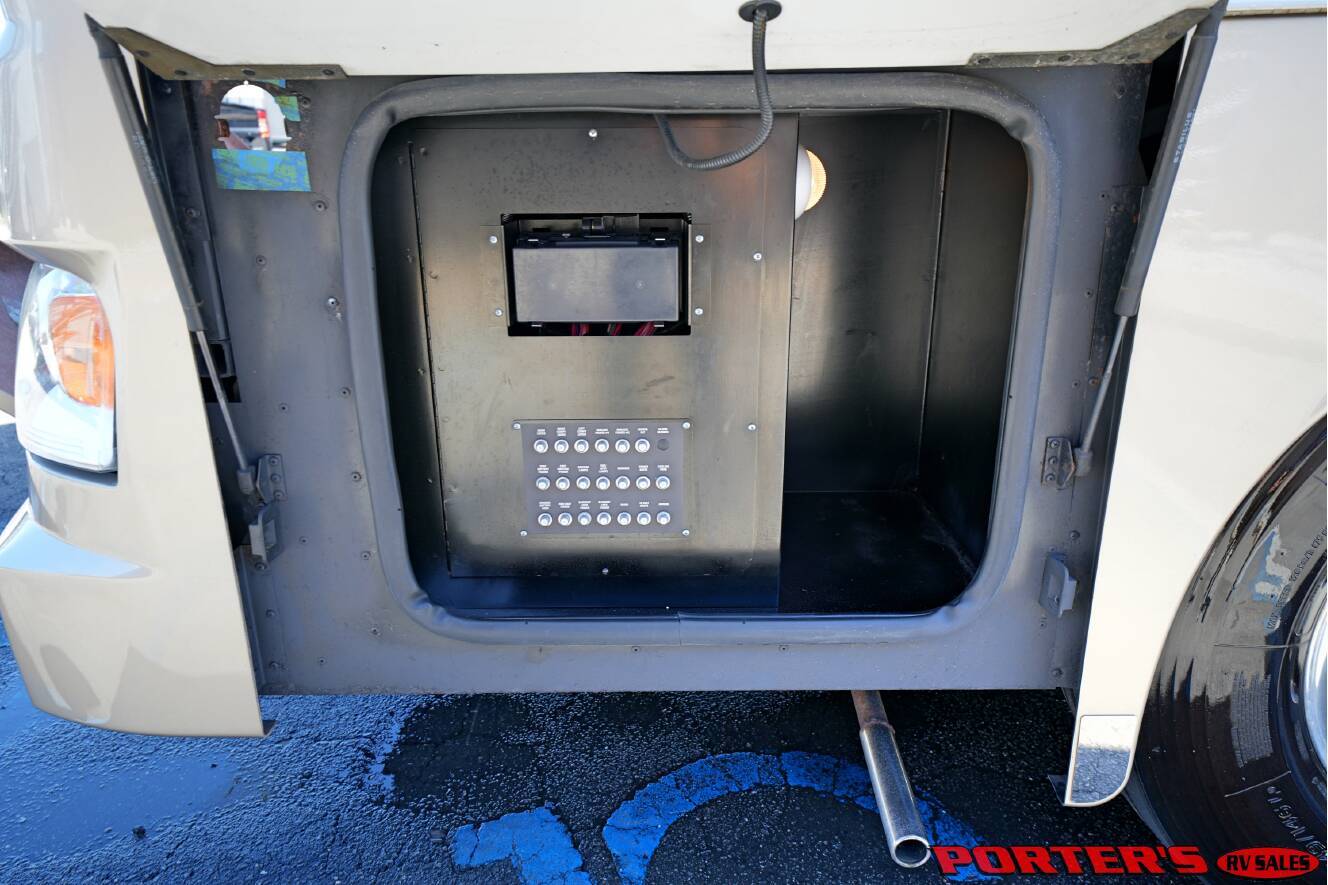 A photo of this 2010 Itasca ELLIPSE 40BD