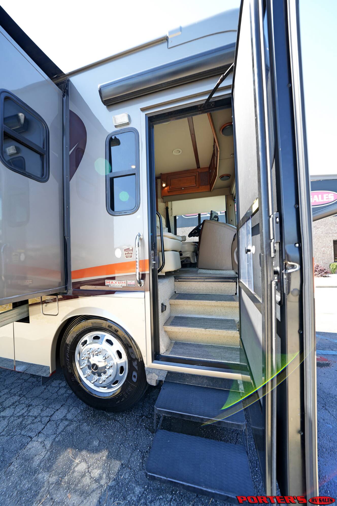 A photo of this 2010 Itasca ELLIPSE 40BD