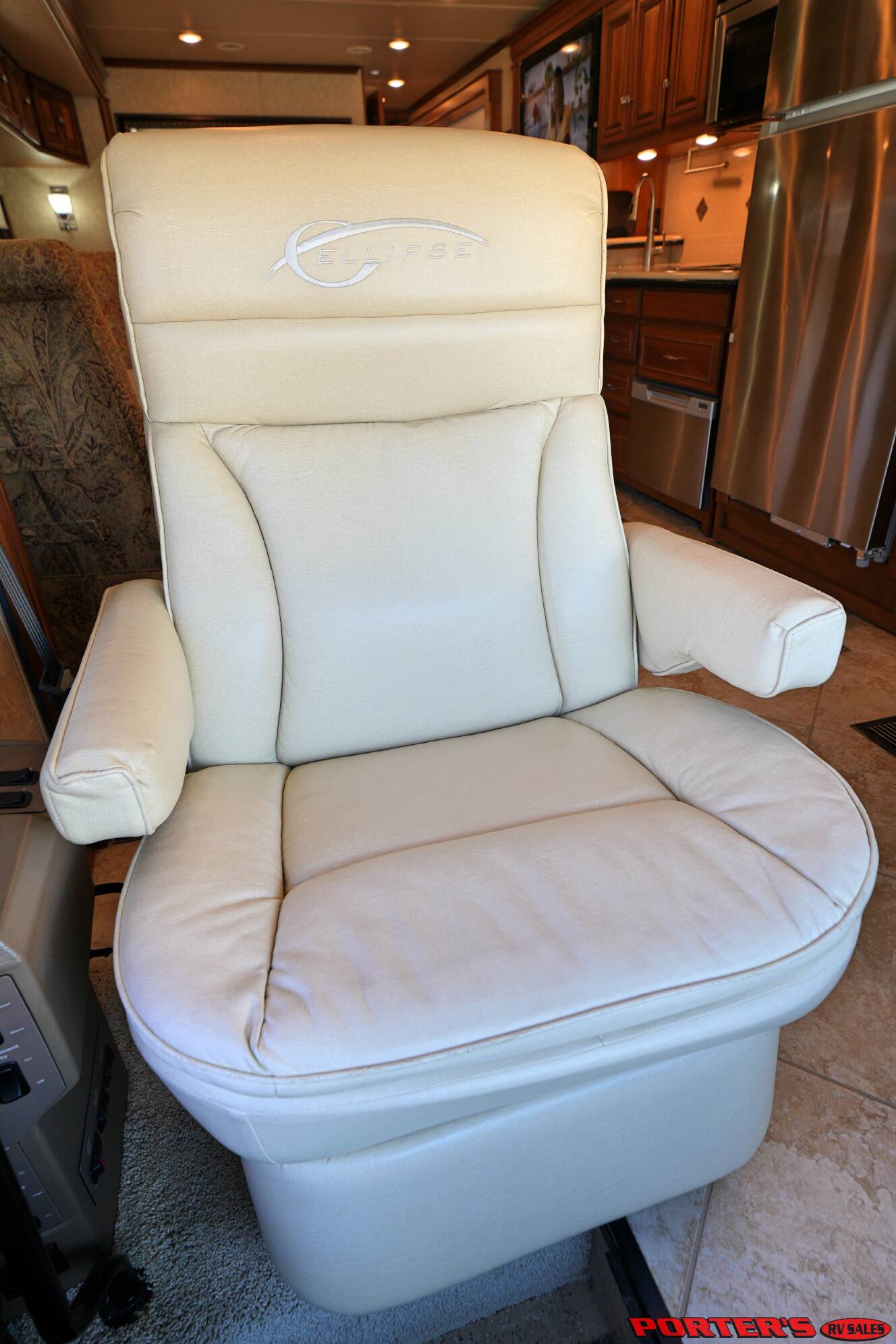 A photo of this 2010 Itasca ELLIPSE 40BD