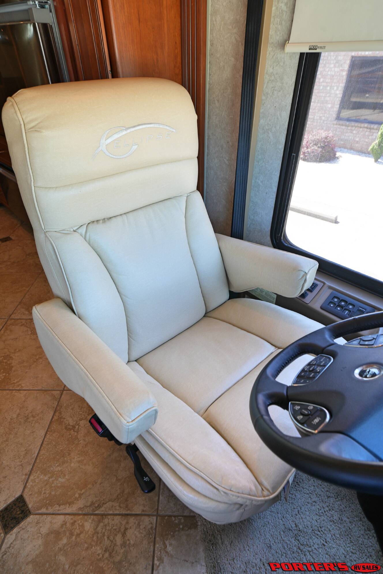 A photo of this 2010 Itasca ELLIPSE 40BD