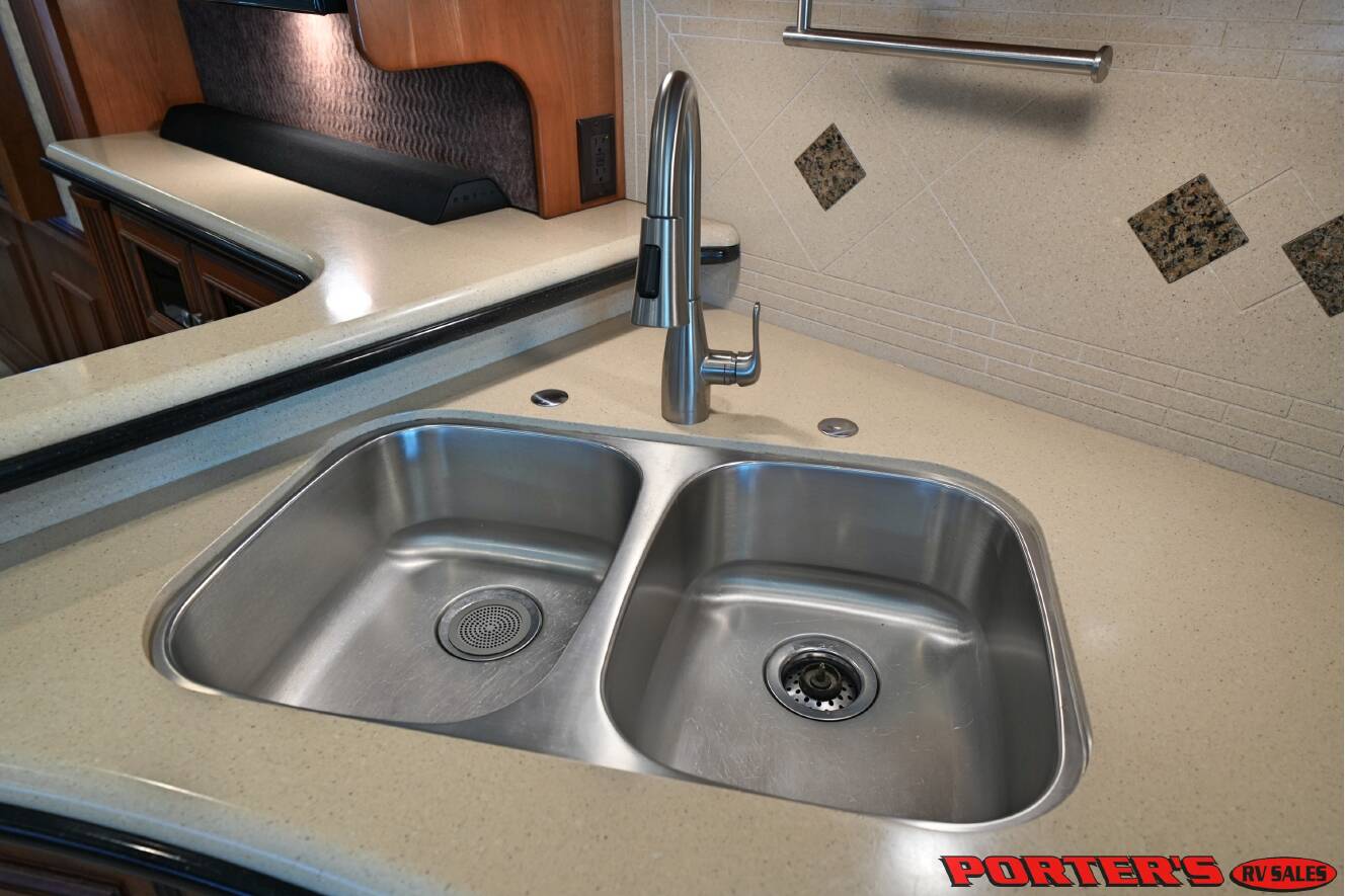 A photo of this 2010 Itasca ELLIPSE 40BD