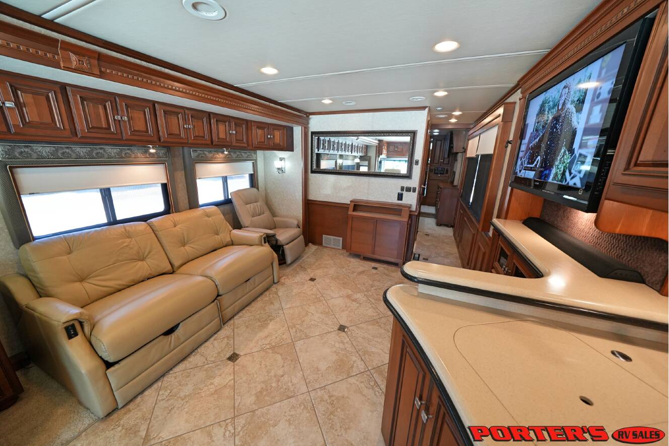 A photo of this 2010 Itasca ELLIPSE 40BD