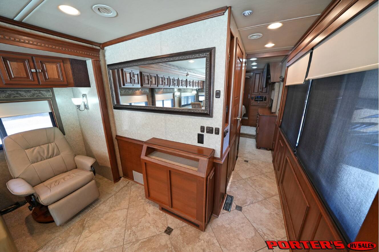 A photo of this 2010 Itasca ELLIPSE 40BD