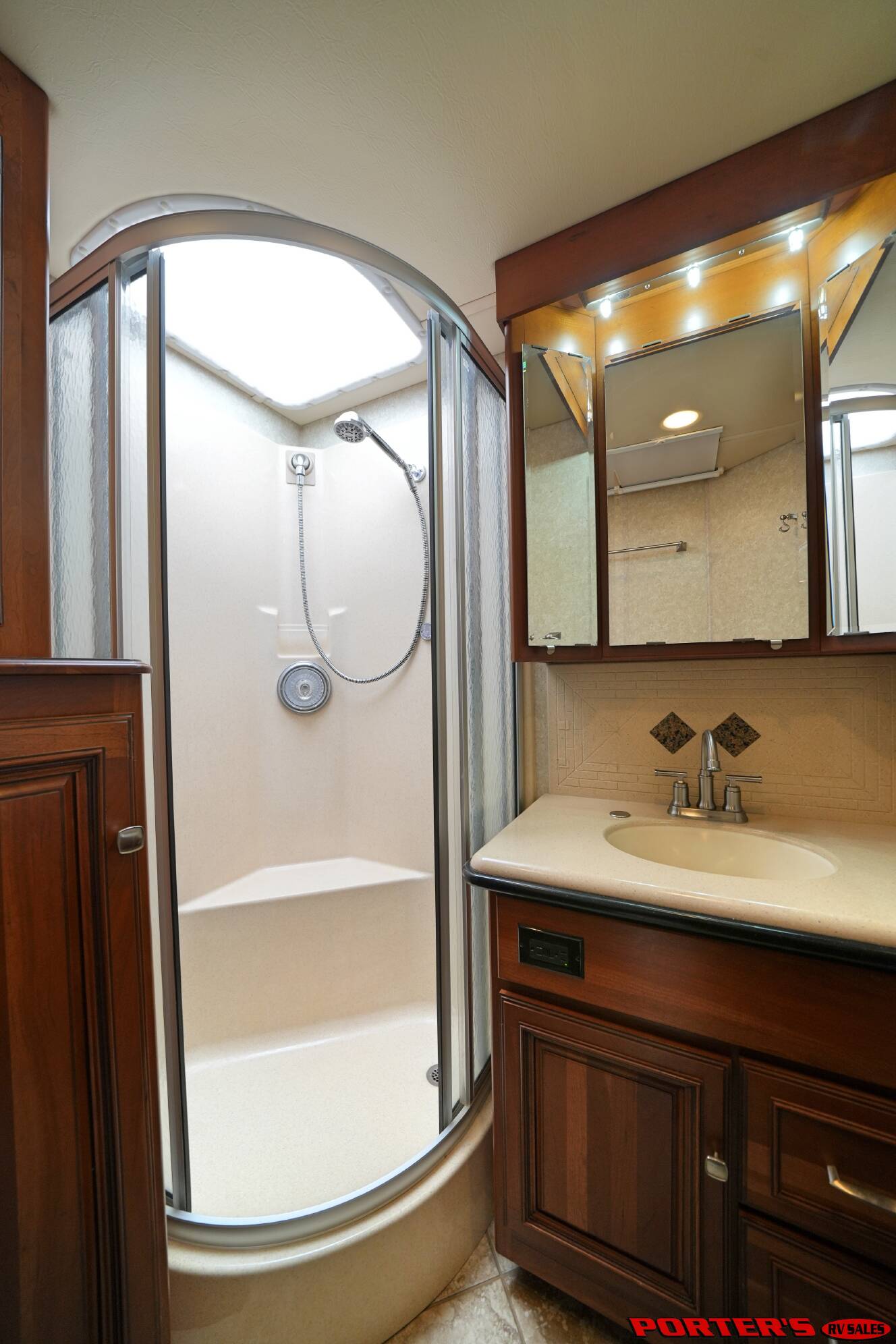 A photo of this 2010 Itasca ELLIPSE 40BD