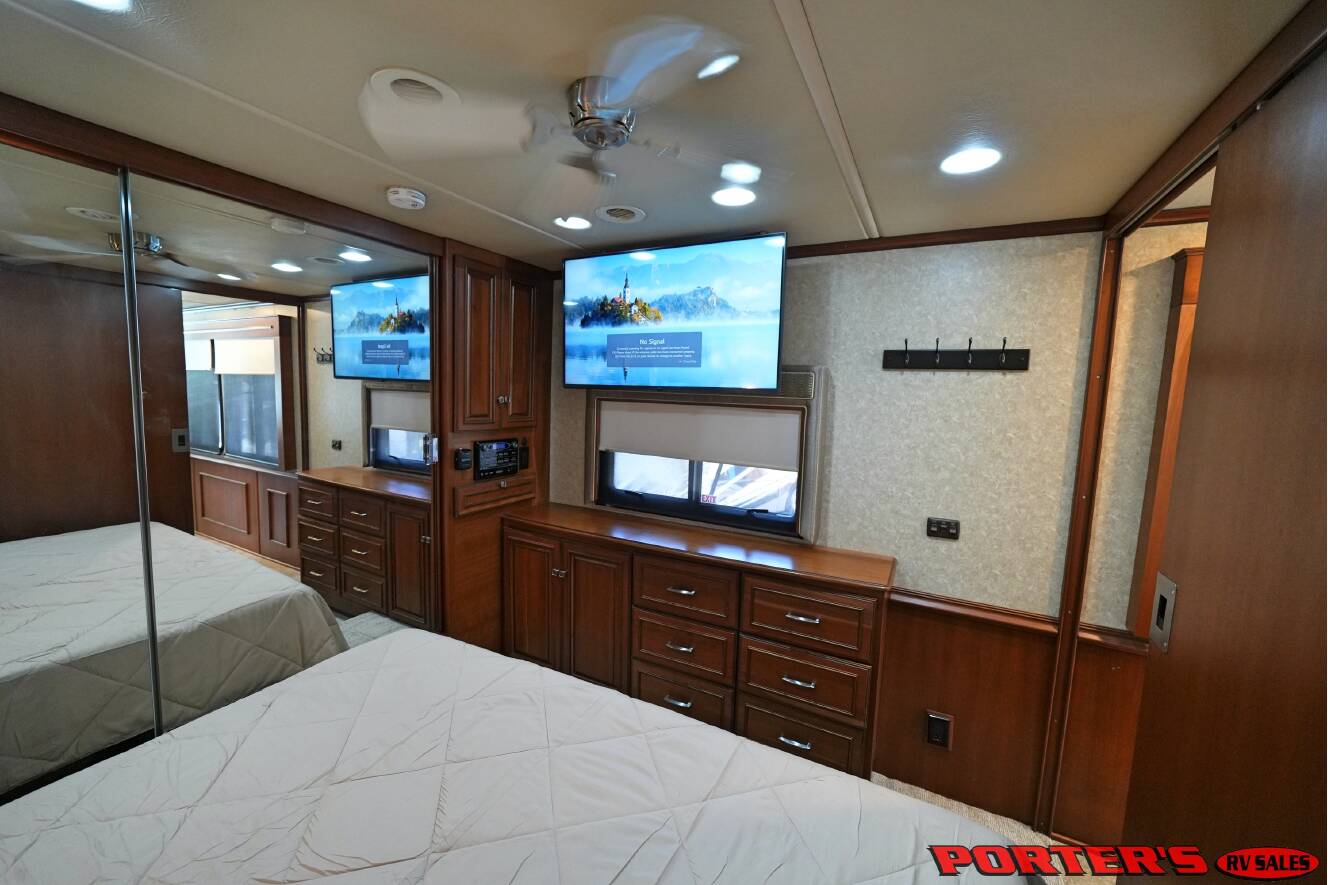 A photo of this 2010 Itasca ELLIPSE 40BD