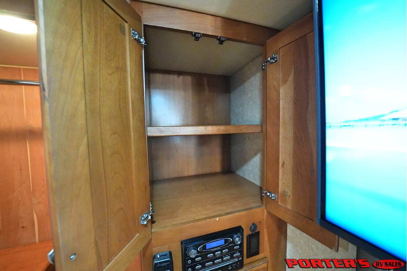 A photo of this 2010 Itasca ELLIPSE 40BD