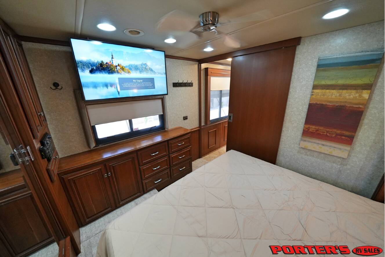 A photo of this 2010 Itasca ELLIPSE 40BD