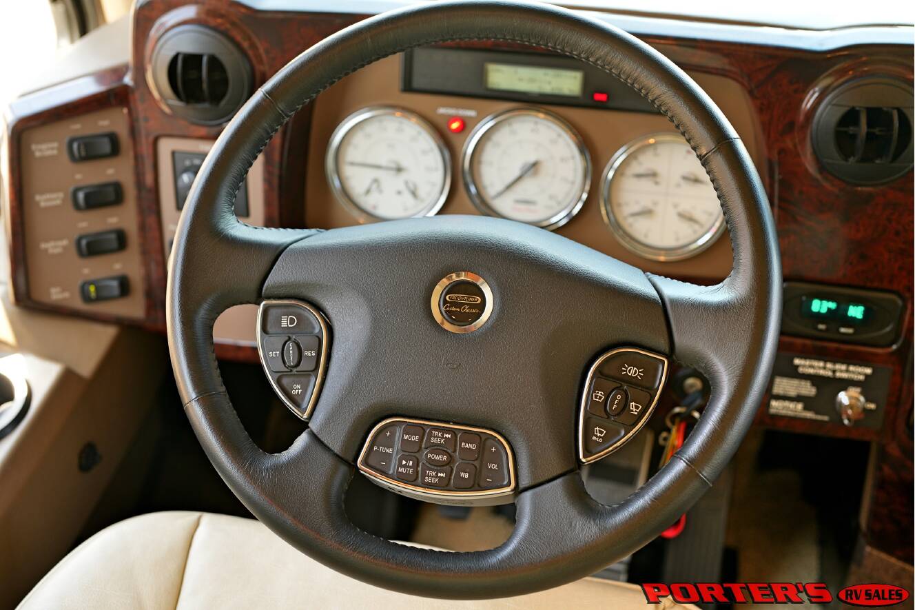 A photo of this 2010 Itasca ELLIPSE 40BD