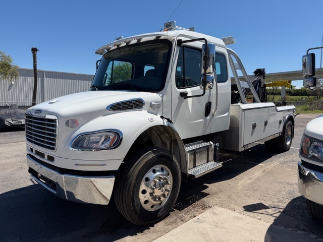 2022 FREIGHTLINER BUSINESS CLASS M2 106 in Fort Pierce, FL