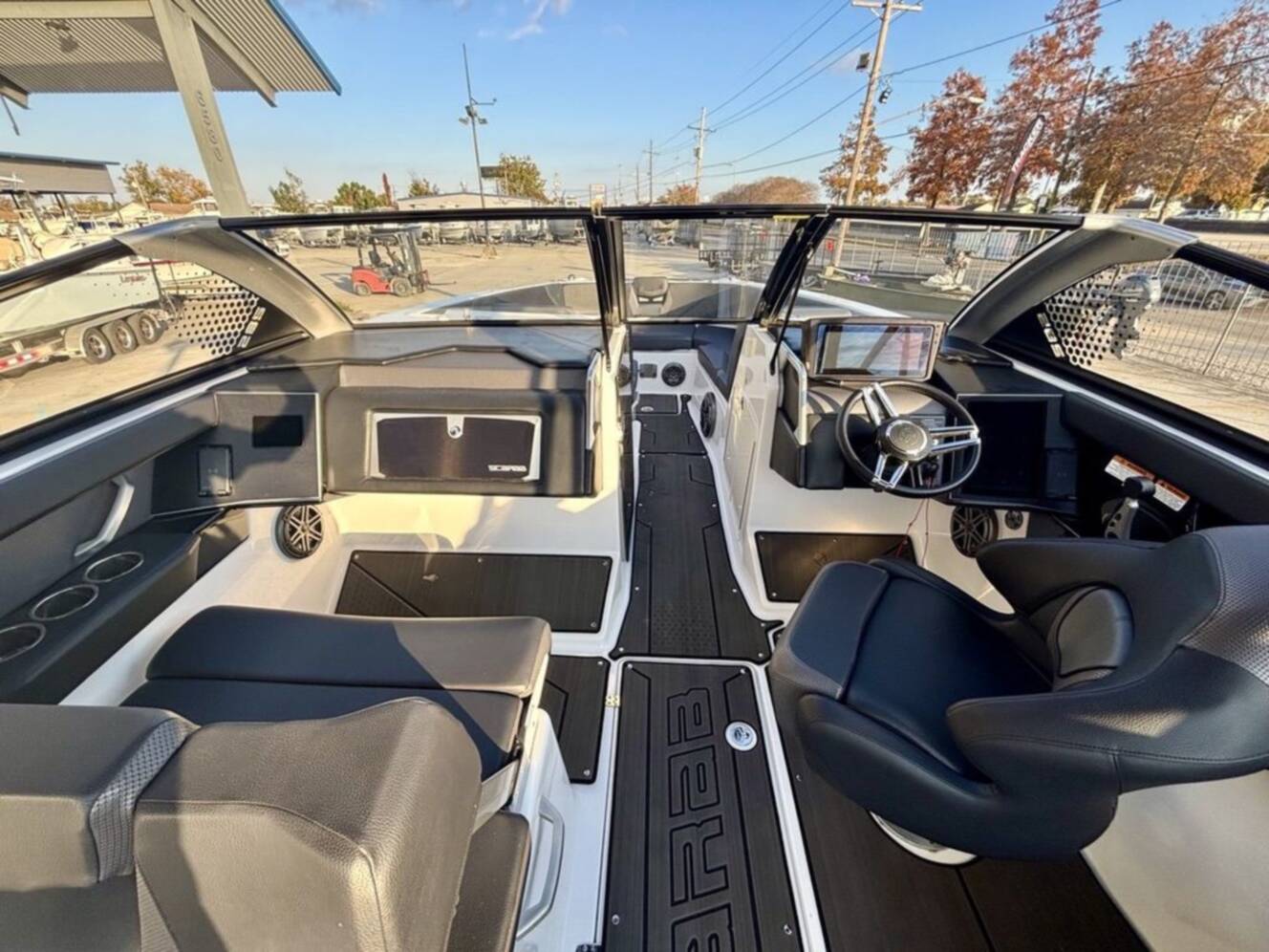 A photo of this 2023 Scarab 285 Id