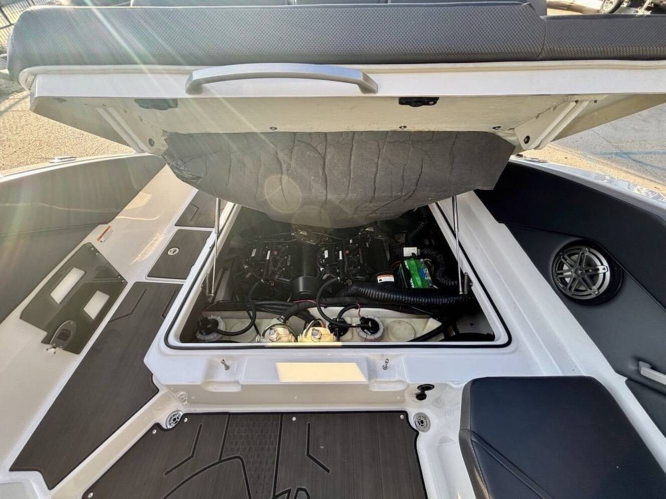 A photo of this 2023 Scarab 285 Id