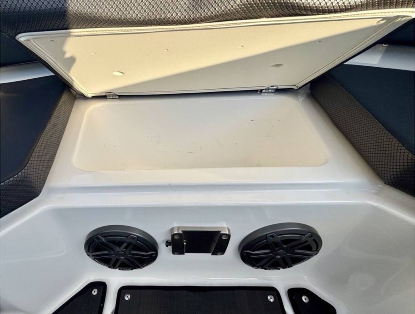 A photo of this 2023 Scarab 285 Id
