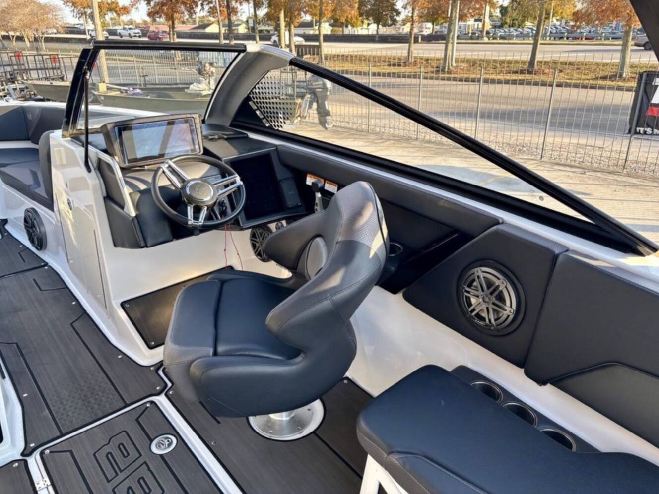 A photo of this 2023 Scarab 285 Id