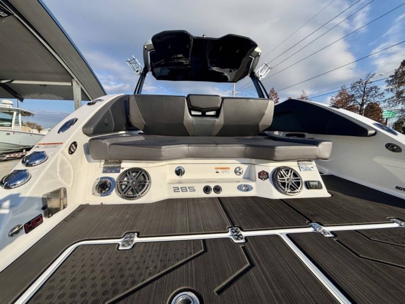 A photo of this 2023 Scarab 285 Id