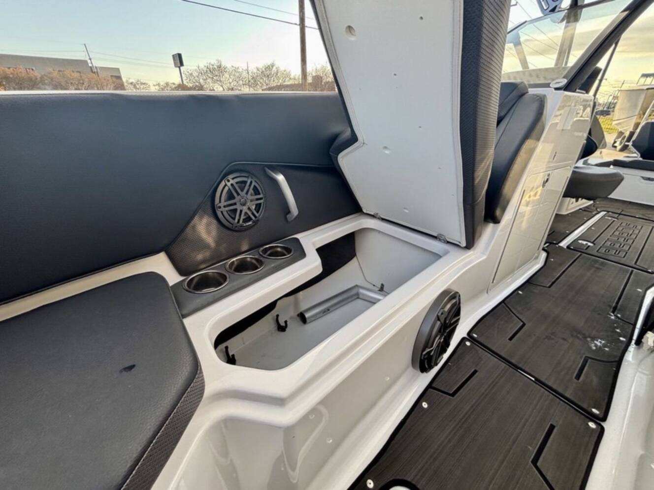A photo of this 2023 Scarab 285 Id