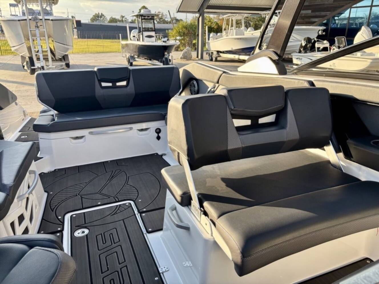 A photo of this 2023 Scarab 285 Id