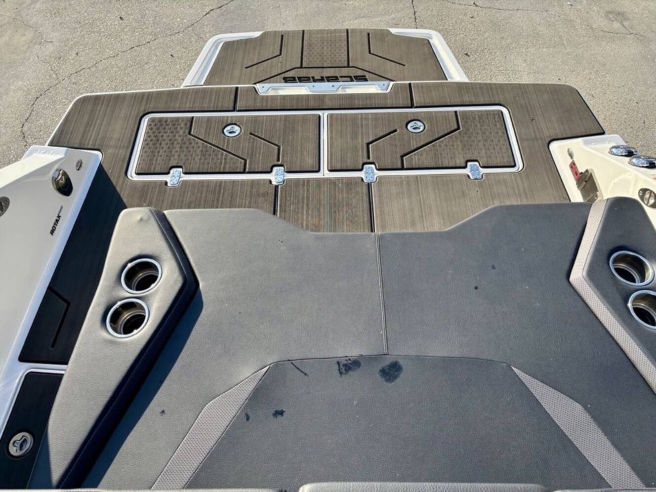 A photo of this 2023 Scarab 285 Id