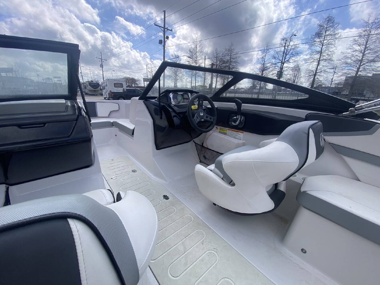 A photo of this 2018 Scarab 215 G