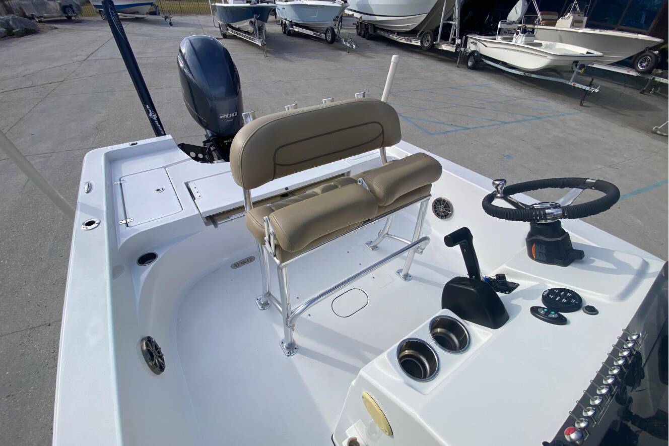 A photo of this 2015 Sportsman Masters 227 Bay Boat