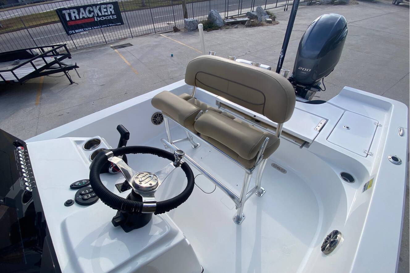 A photo of this 2015 Sportsman Masters 227 Bay Boat