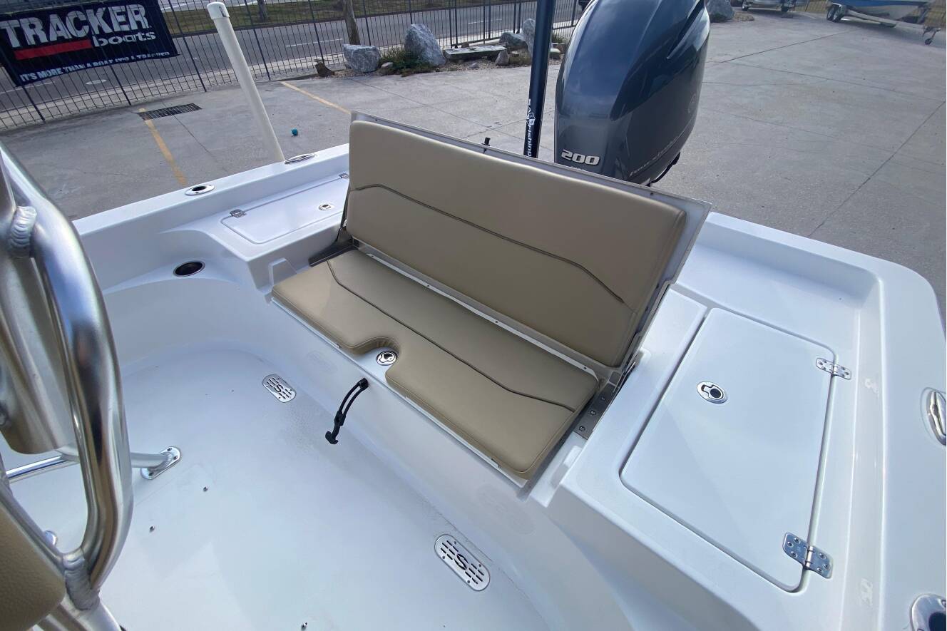 A photo of this 2015 Sportsman Masters 227 Bay Boat