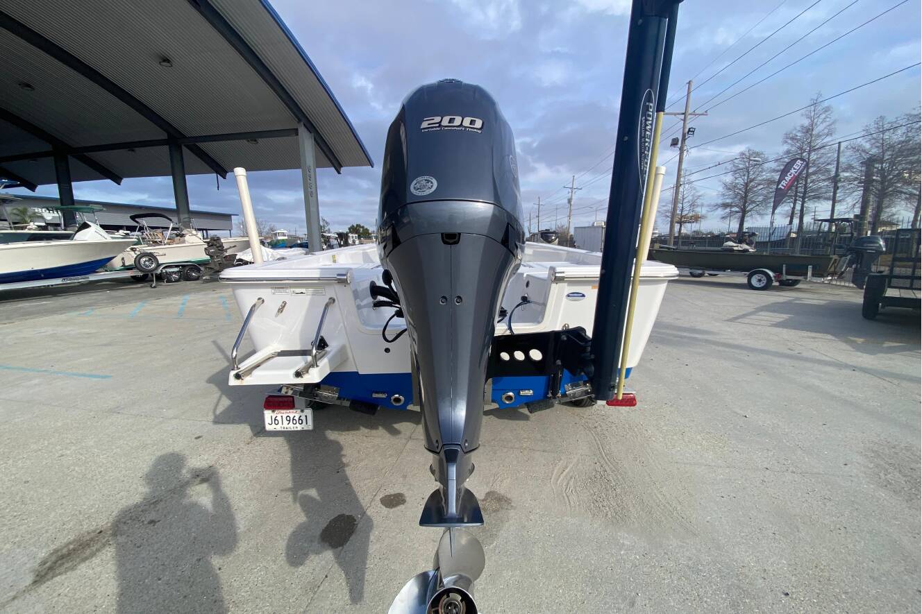 A photo of this 2015 Sportsman Masters 227 Bay Boat