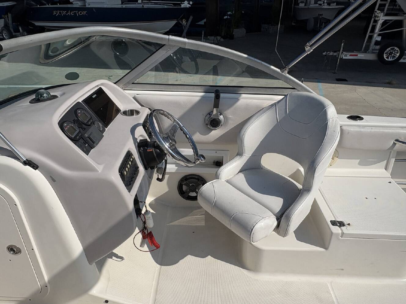 A photo of this 2006 Robalo R227 Dual Console