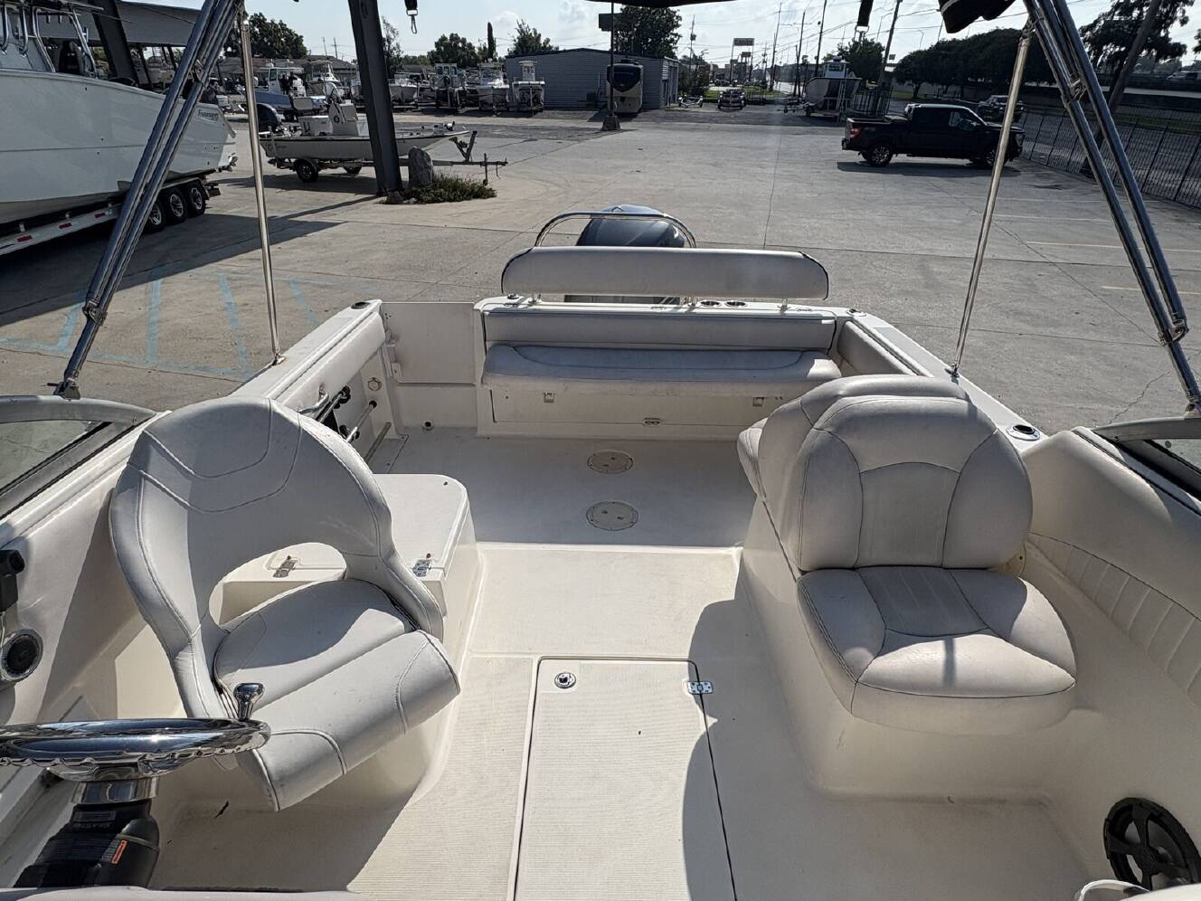 A photo of this 2006 Robalo R227 Dual Console