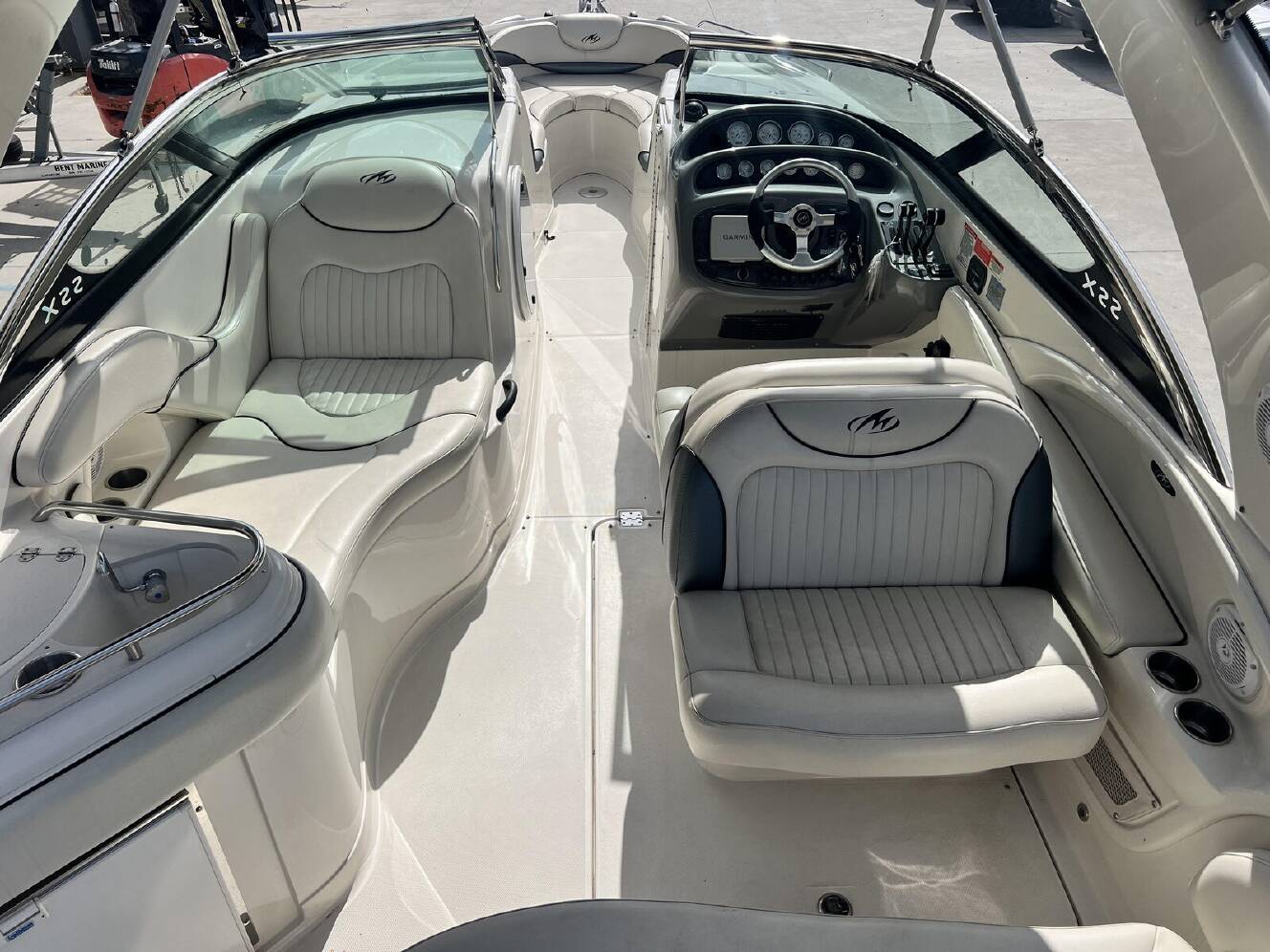 A photo of this 2007 Monterey 318Ssx