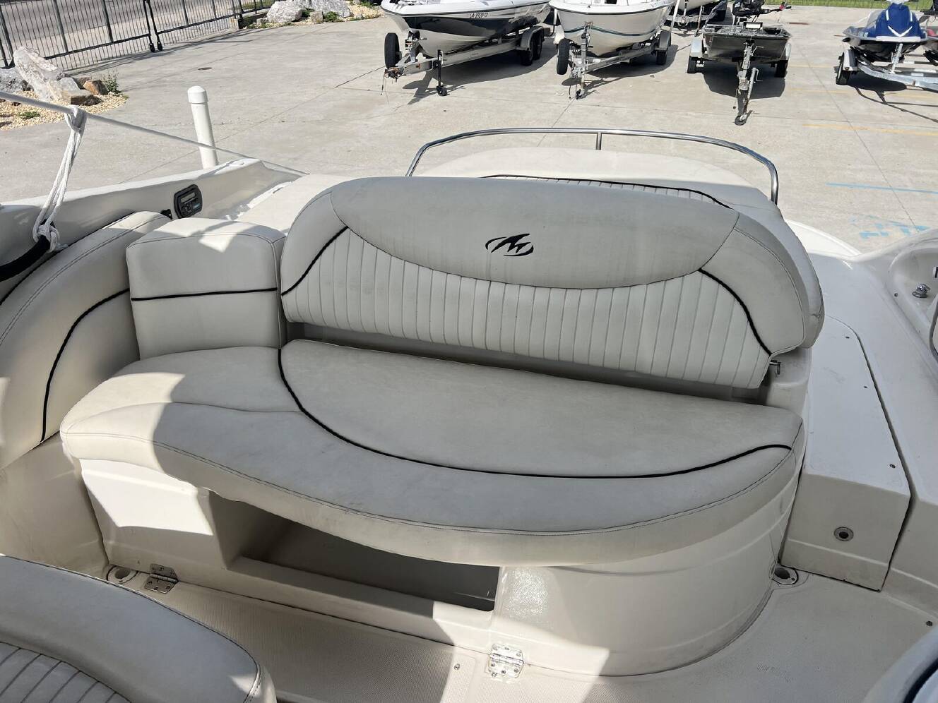 A photo of this 2007 Monterey 318Ssx