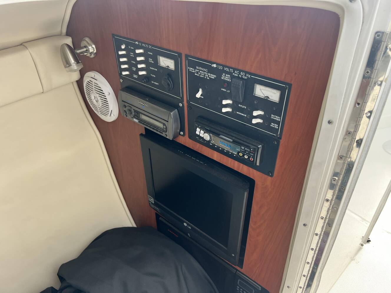 A photo of this 2007 Monterey 318Ssx