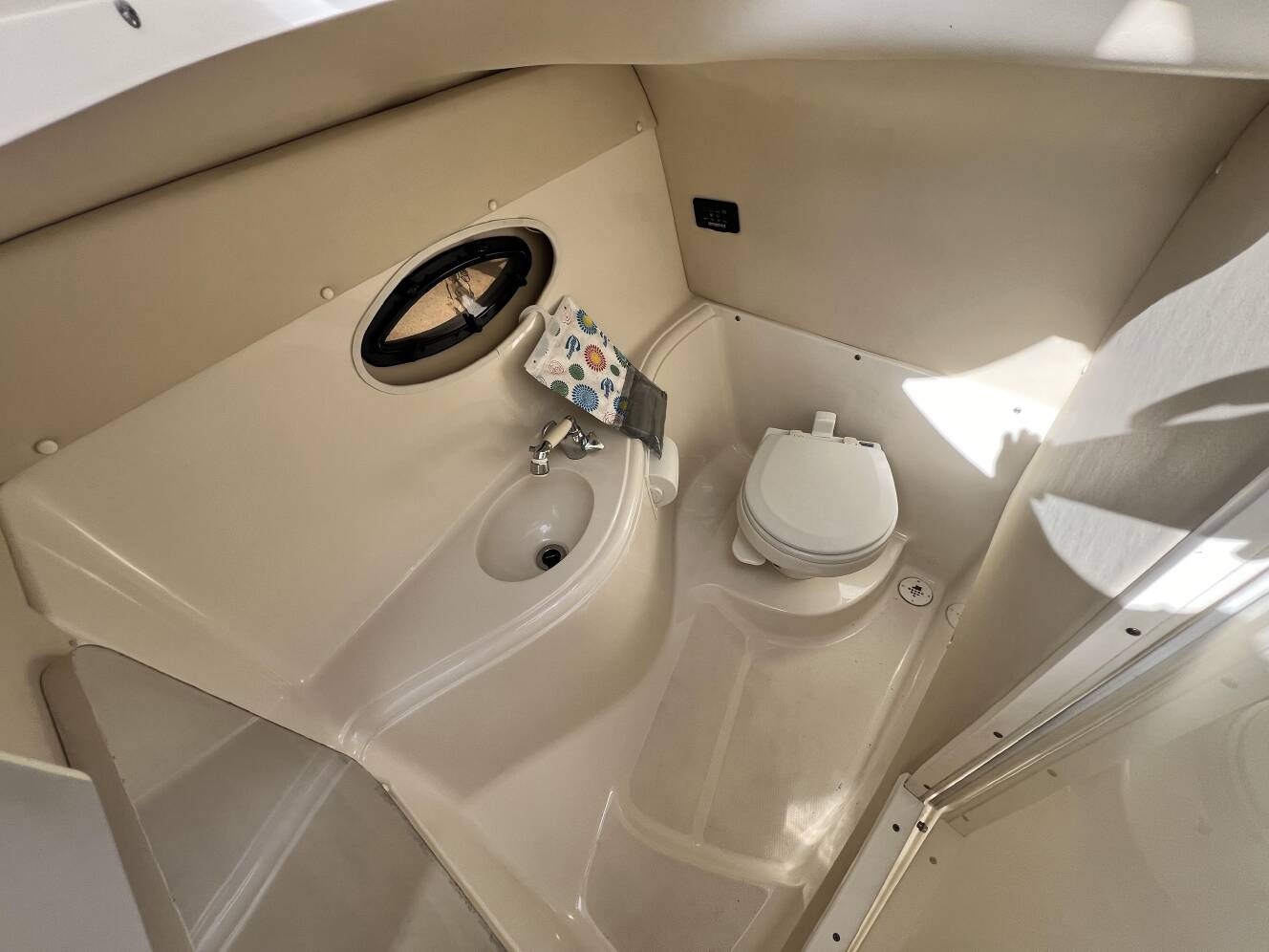 A photo of this 2007 Monterey 318Ssx